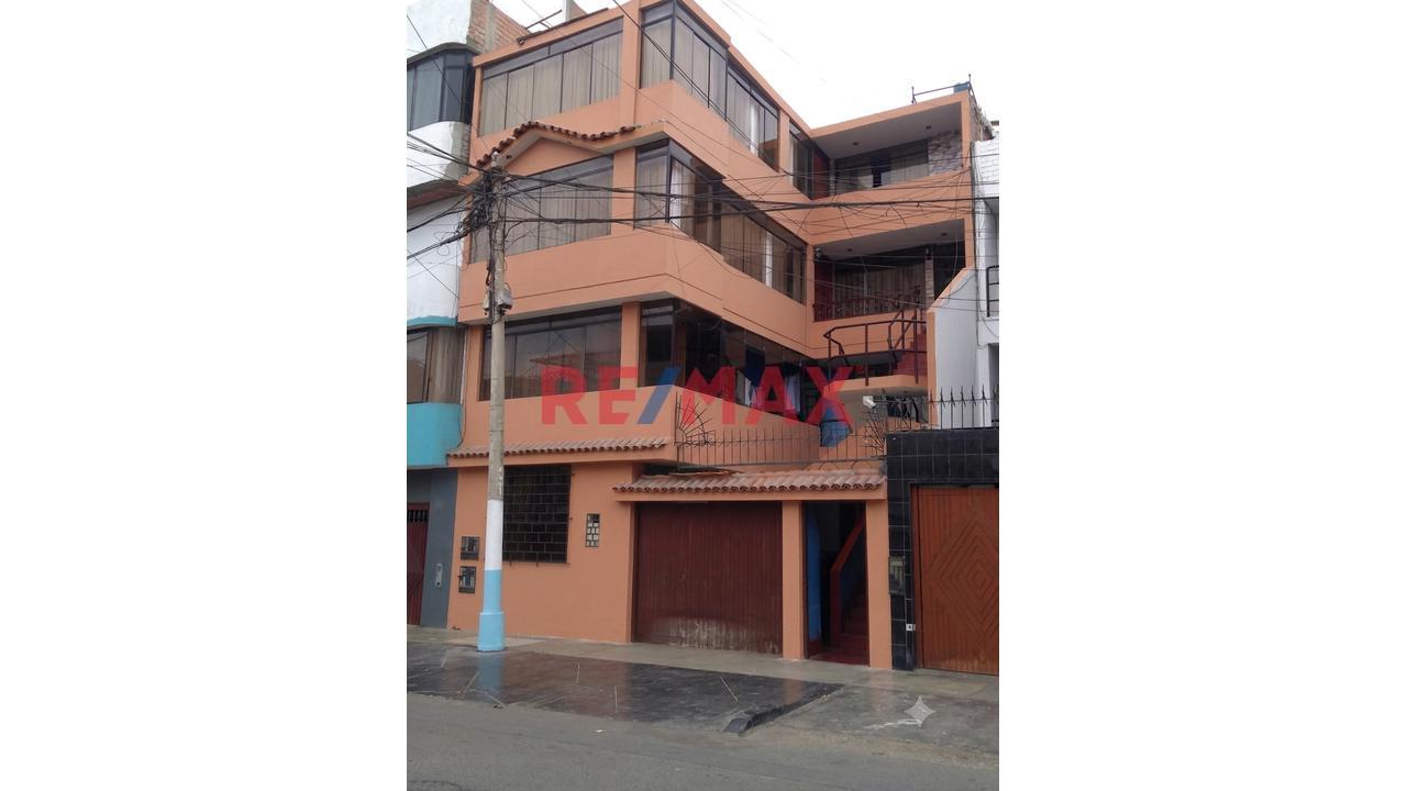 Vendo Departamento Primer Piso Con Cochera  Urb, Sima - La Perla