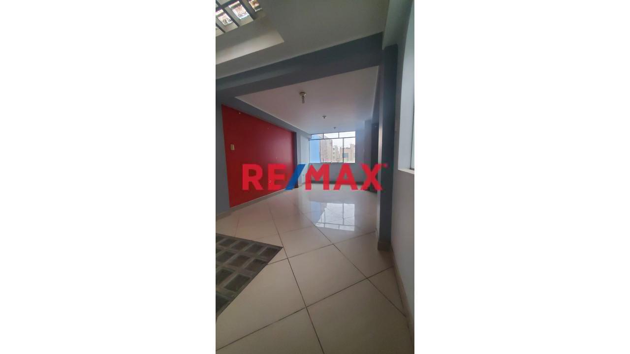 Moderno Y Luminoso Departamento De 88 M² En Carapongo: Vista A La Calle