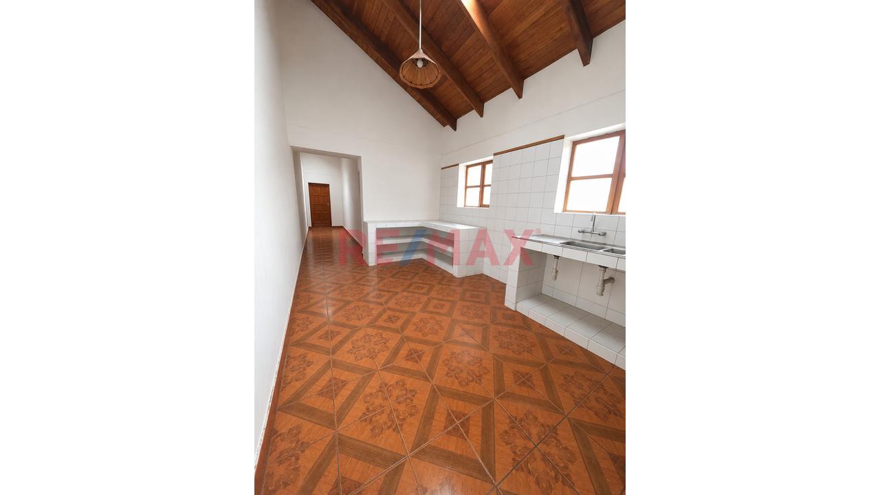 Alquiler De Casa Semiamoblada En Huancaro - Santiago - 8