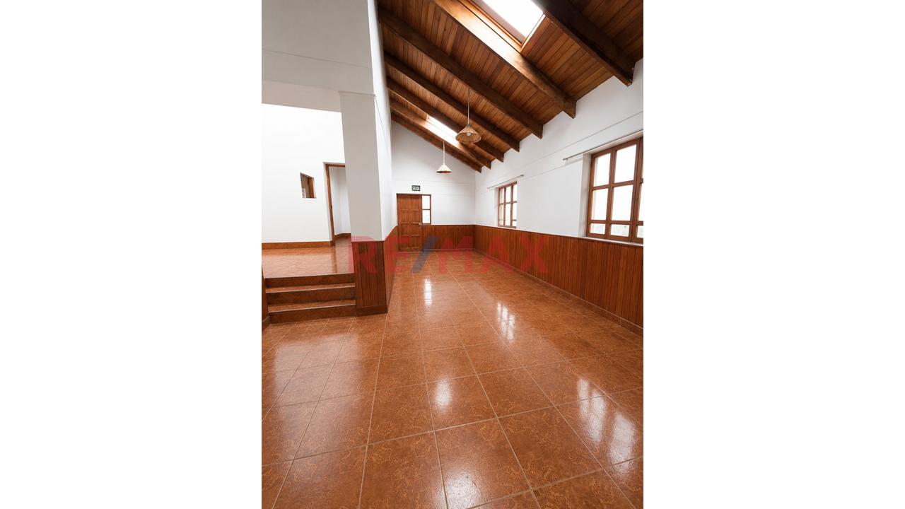 Alquiler De Casa Semiamoblada En Huancaro - Santiago - 2