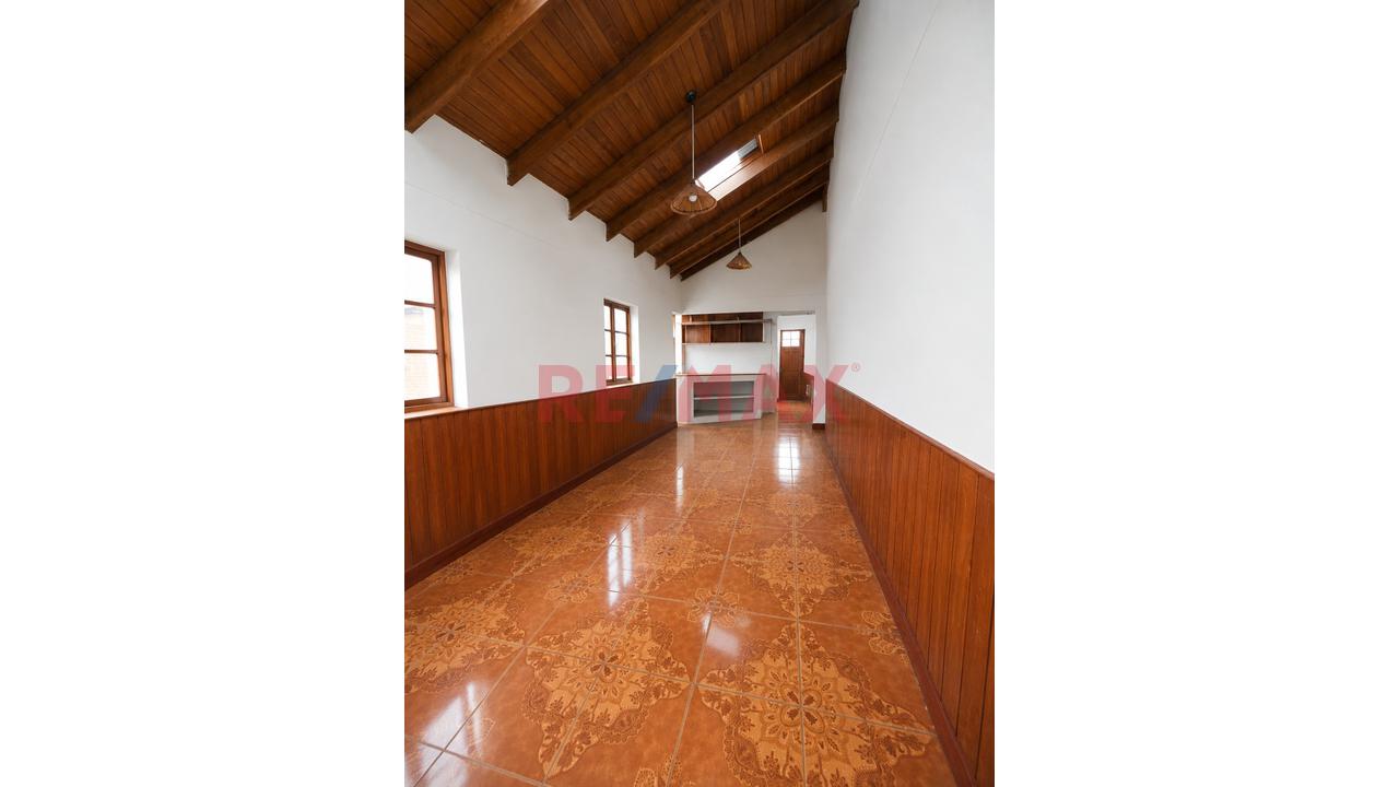 Alquiler De Casa Semiamoblada En Huancaro - Santiago - 3