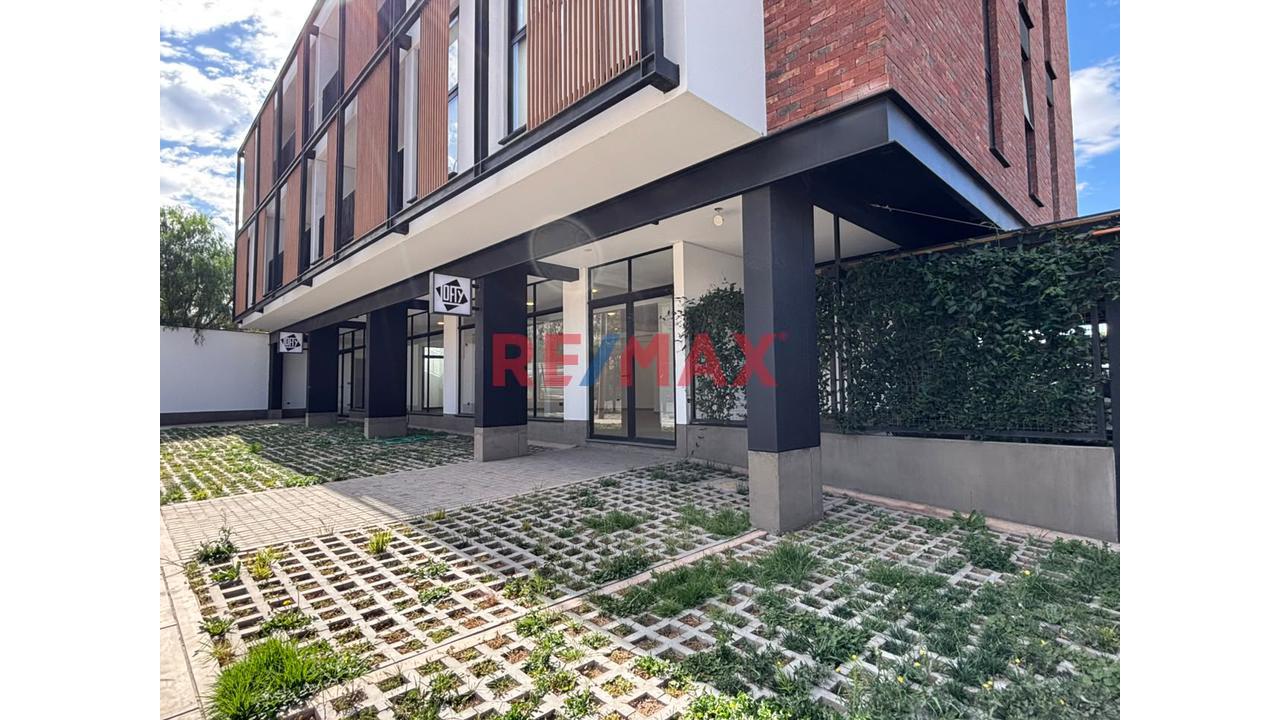 🏪 Alquiler De Local Comercial – Lofty Huertos Sachaca - 1