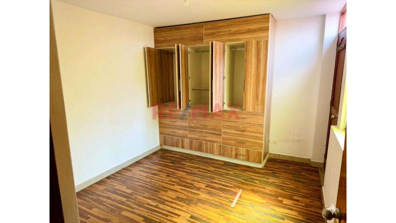 ¡Oportunidad Exclusiva En Santa Leonor, Chorrillos! – Amplio Dpto. En 1Er Piso + 2 Cocheras Independientes — foto 5