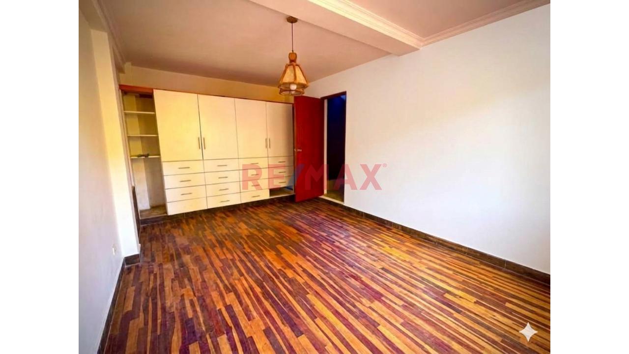 ¡Oportunidad Exclusiva En Santa Leonor, Chorrillos! – Amplio Dpto. En 1Er Piso + 2 Cocheras Independientes — foto 4