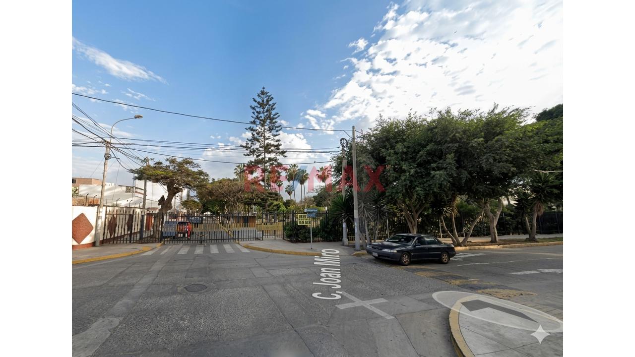 ¡Oportunidad Exclusiva En Santa Leonor, Chorrillos! – Amplio Dpto. En 1Er Piso + 2 Cocheras Independientes