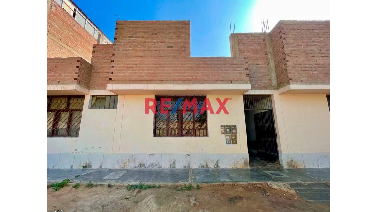 Amplia Casa Con Minidepartamentos
