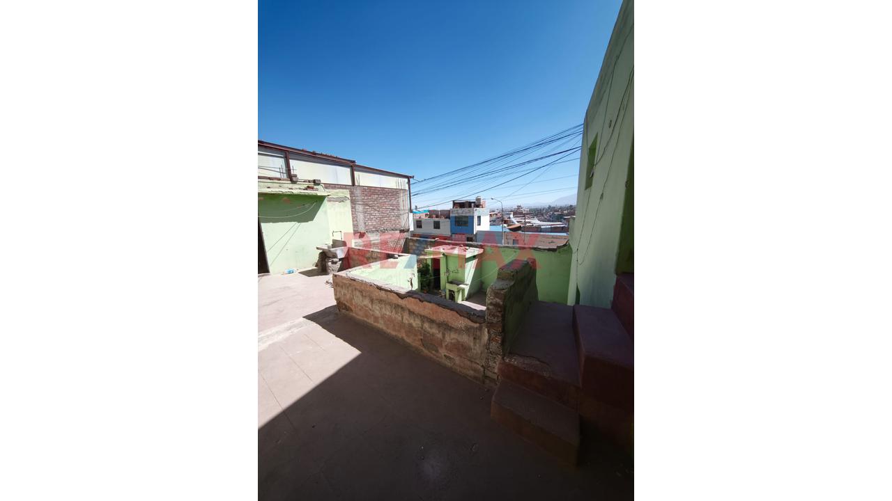 Venta De Casa Como Terreno En Mariano Melgar Cerca A La Municipalidad - 4