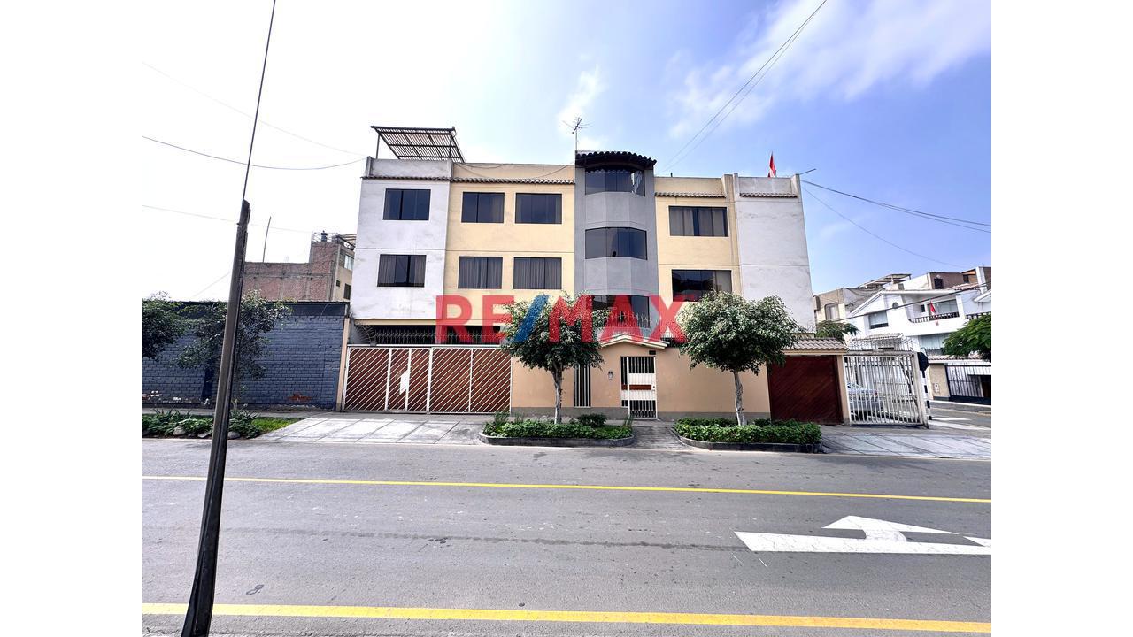 Departamento En Venta En 3Er Piso Con Vista Exterior, Estacionamiento Y Terraza