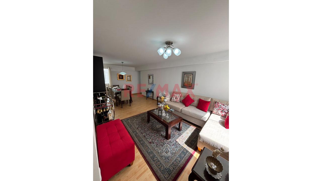 ¡Oportunidad Única! Moderno Departamento En Venta En Miraflores — foto 2