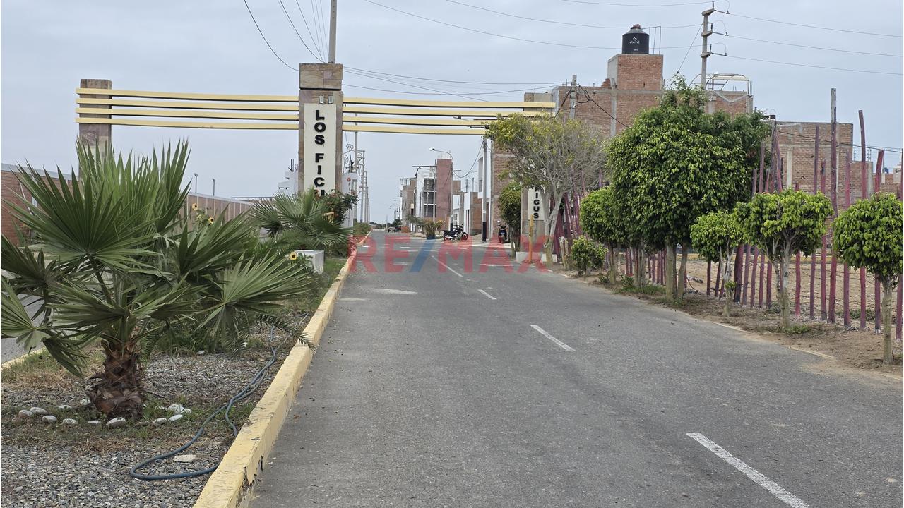 Terreno De 127.20 M2 En La I Etapa De La Urb. Los Ficus