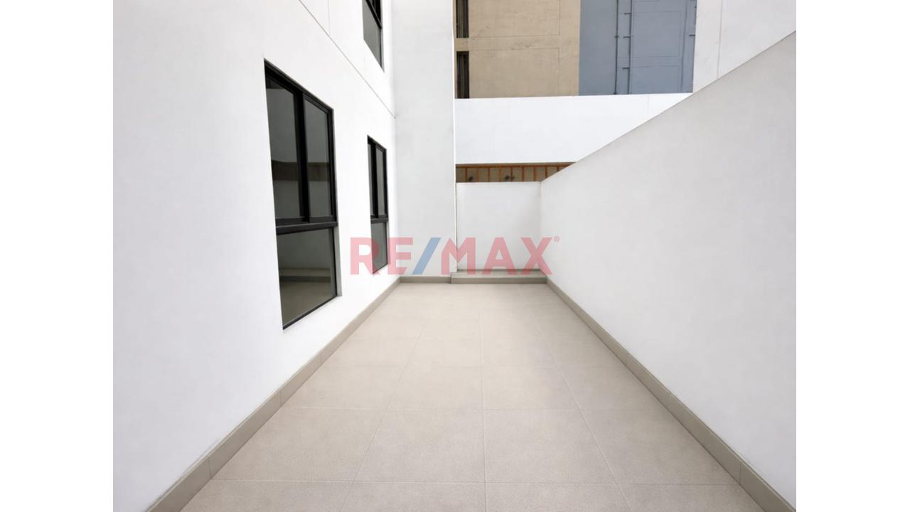 Vive En Departamento Amplio De 142.94M2 En Primer Piso Con Patio Y Cochera Doble — foto 6