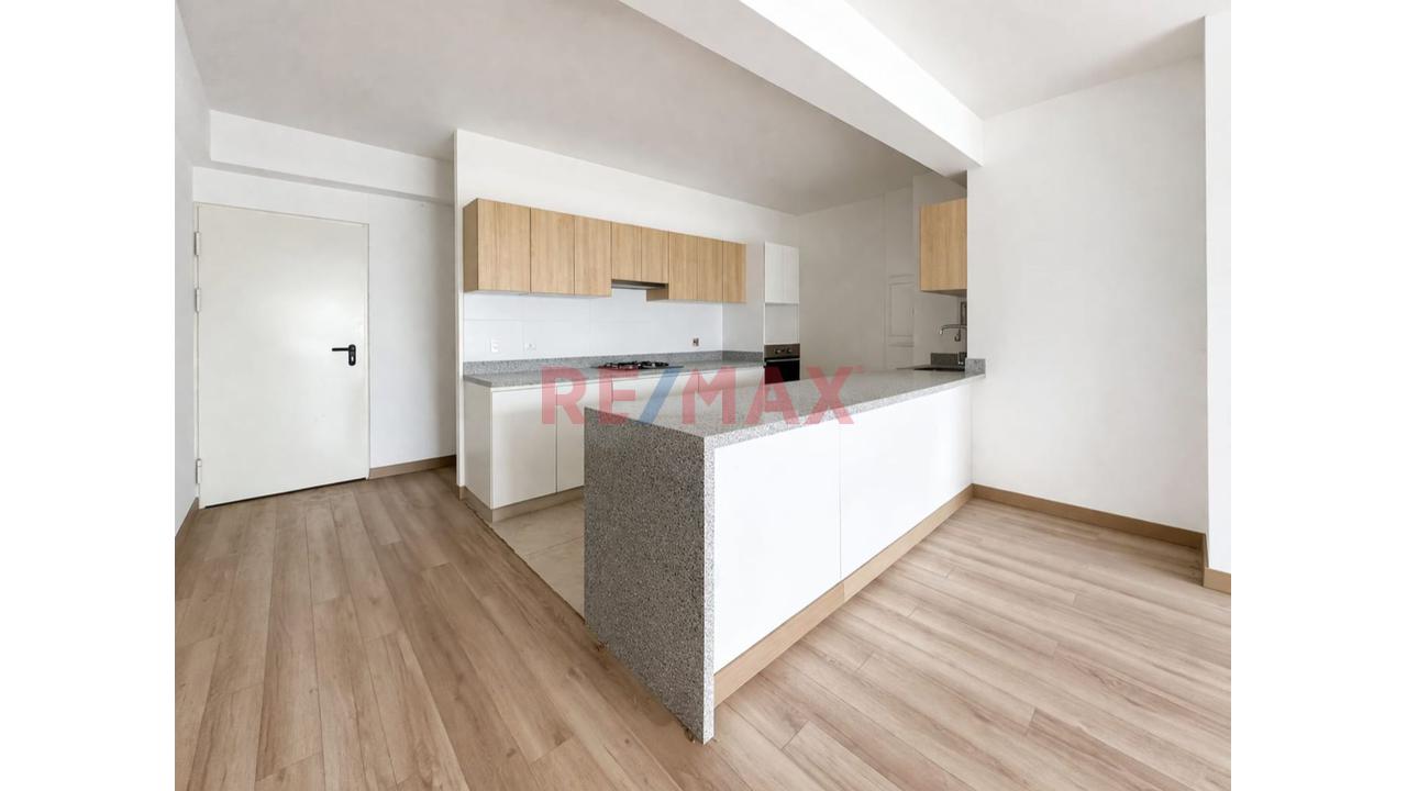 Vive En Departamento Amplio De 142.94M2 En Primer Piso Con Patio Y Cochera Doble