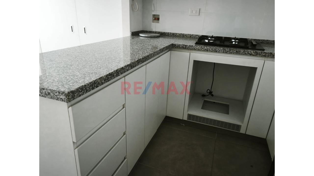 Alquiler De Departamento De Estreno En Surquillo | Cerca Centro Empresarial San Isidro — foto 3