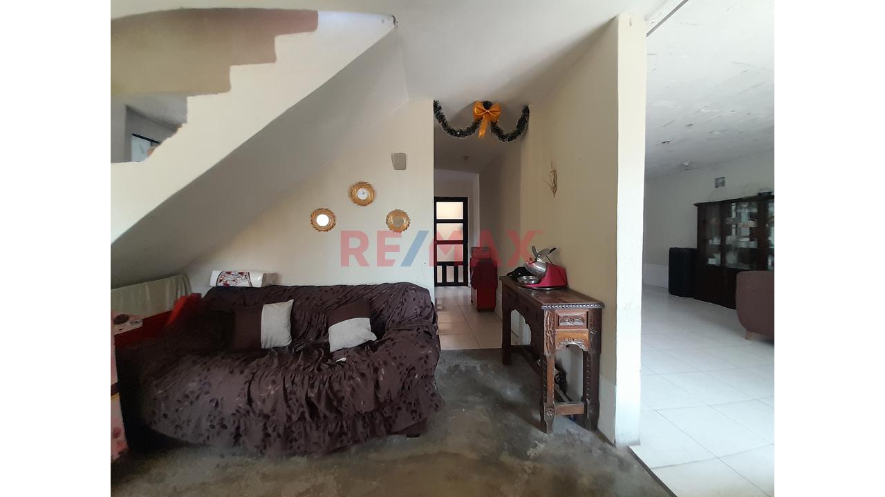 Ocasión Casa De Dos Pisos A 5 Min De Plaza Vea Ventanilla — foto 7