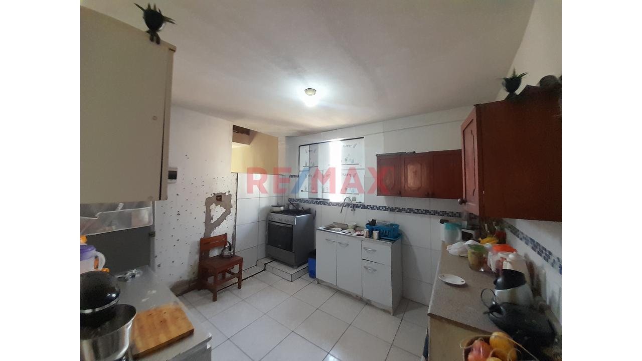 Ocasión Casa De Dos Pisos A 5 Min De Plaza Vea Ventanilla — foto 3