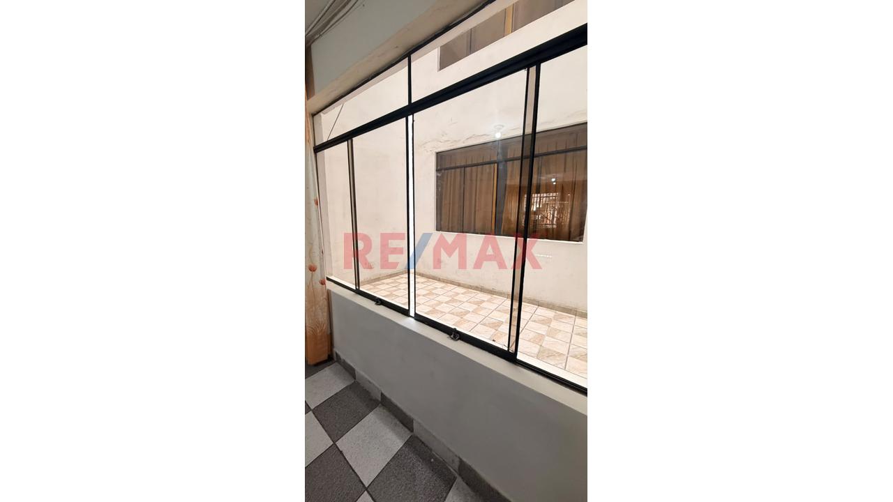 San Juan De Lurigancho Venta De Departamento 175 M2 1 Er Piso 2 Cuadras De La Estacion Postes — foto 4