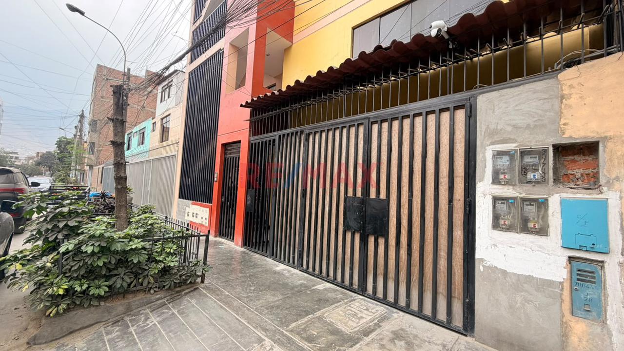 San Juan De Lurigancho Venta De Departamento 175 M2 1 Er Piso 2 Cuadras De La Estacion Postes — foto 12