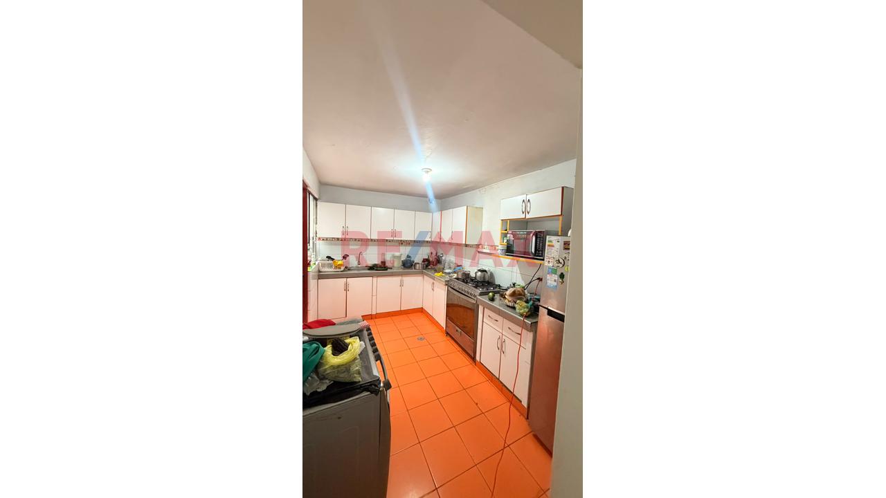 San Juan De Lurigancho Venta De Departamento 175 M2 1 Er Piso 2 Cuadras De La Estacion Postes — foto 3
