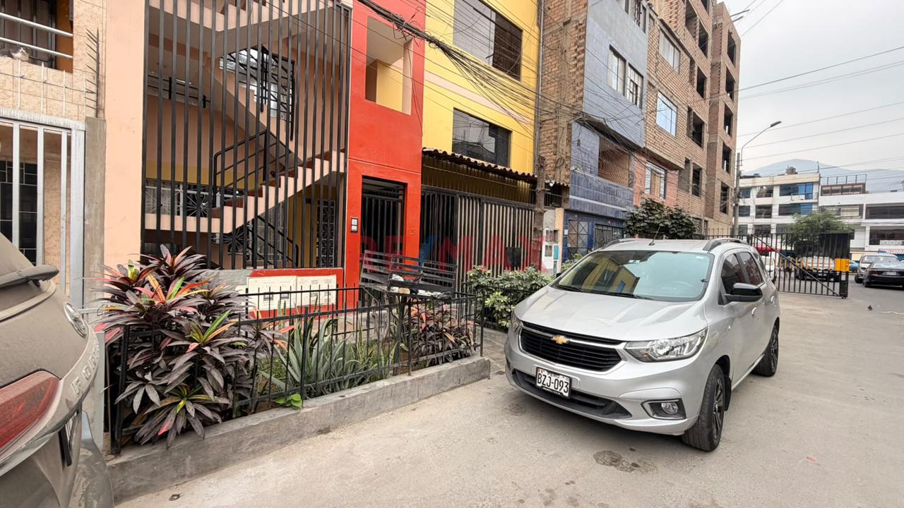 San Juan De Lurigancho Venta De Departamento 175 M2 1 Er Piso 2 Cuadras De La Estacion Postes — foto 14