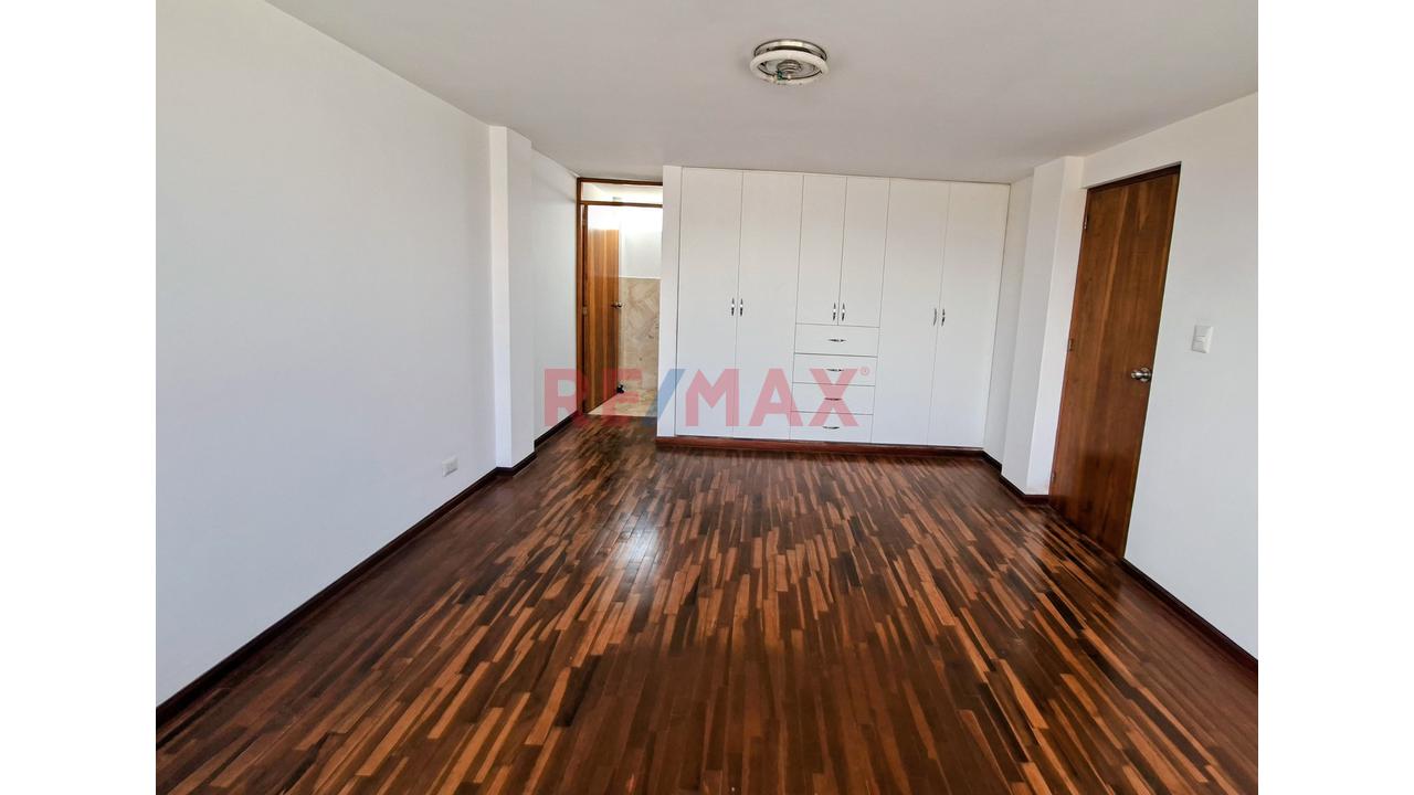 Se Vende Amplio Departamento – A Pasos De La Nueva Municipalidad De Surco — foto 8