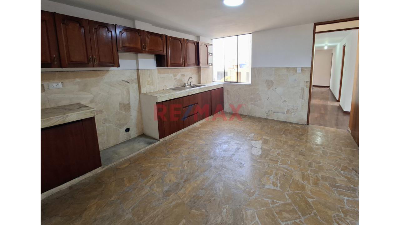 Se Vende Amplio Departamento – A Pasos De La Nueva Municipalidad De Surco — foto 5