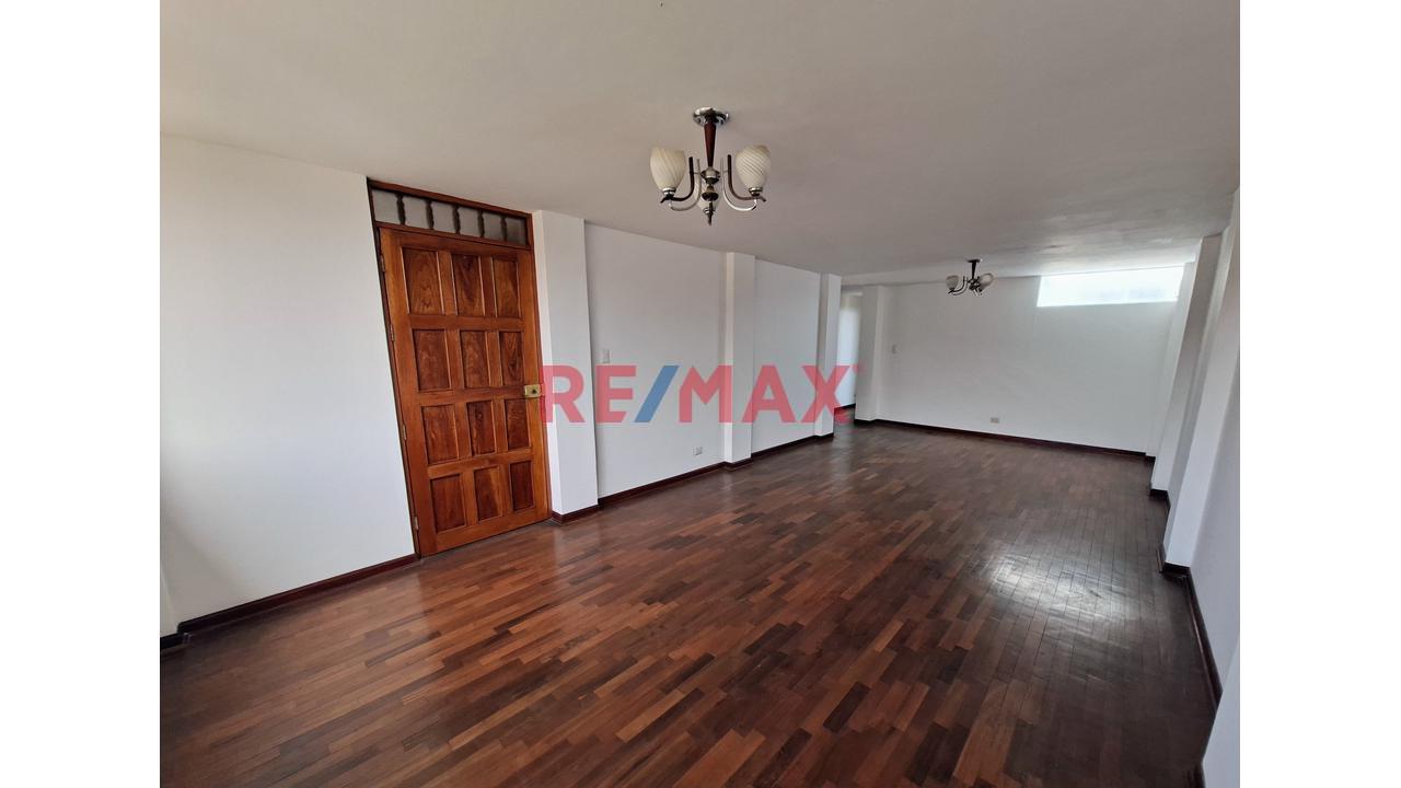Se Vende Amplio Departamento – A Pasos De La Nueva Municipalidad De Surco