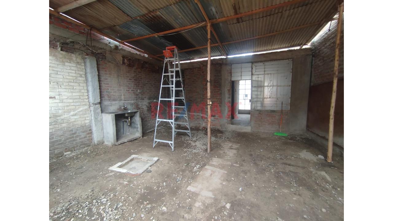 Casa En Venta Como Terreno En Almirante Miguel Grau - Piura - 6