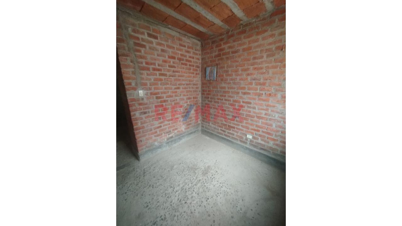 Casa En Venta Como Terreno En Almirante Miguel Grau - Piura - 4