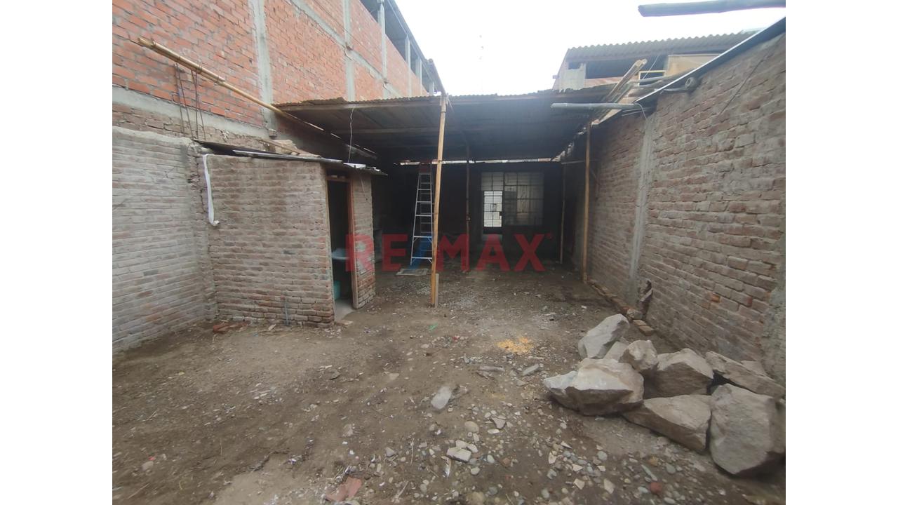 Casa En Venta Como Terreno En Almirante Miguel Grau - Piura - 7