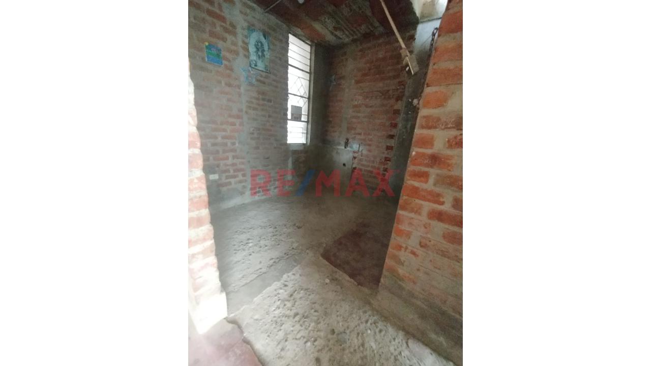 Casa En Venta Como Terreno En Almirante Miguel Grau - Piura - 3