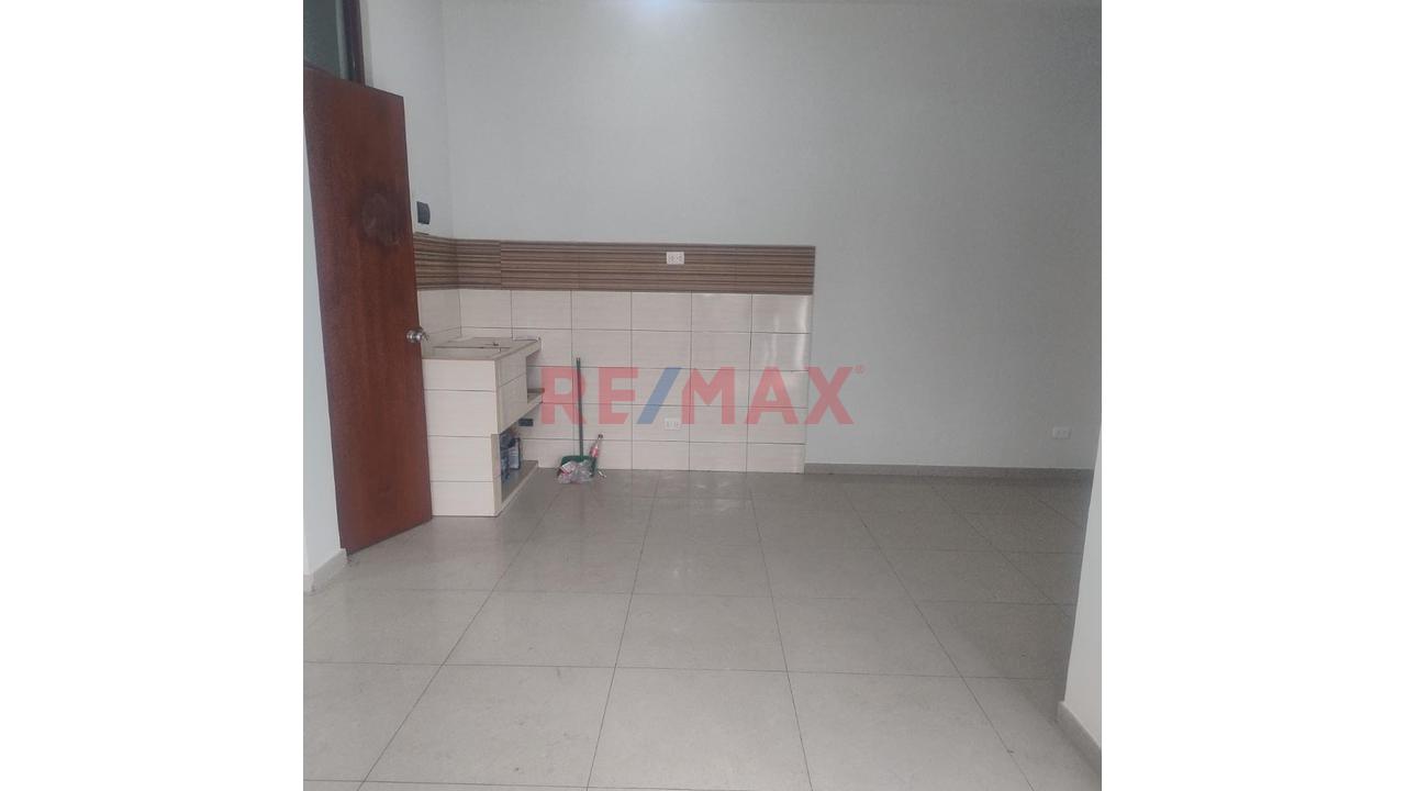 ¡Excelente Oportunidad De Alquiler De Local Comercial En Ciudad Satélite Santa Rosa – Callao! — foto 5