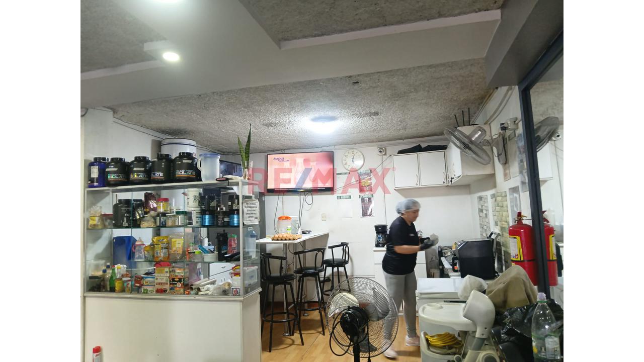 🏢 ¡Amplio Local Comercial En Alquiler En Segundo Piso – Plena Av. Universitaria! 📍 - 3