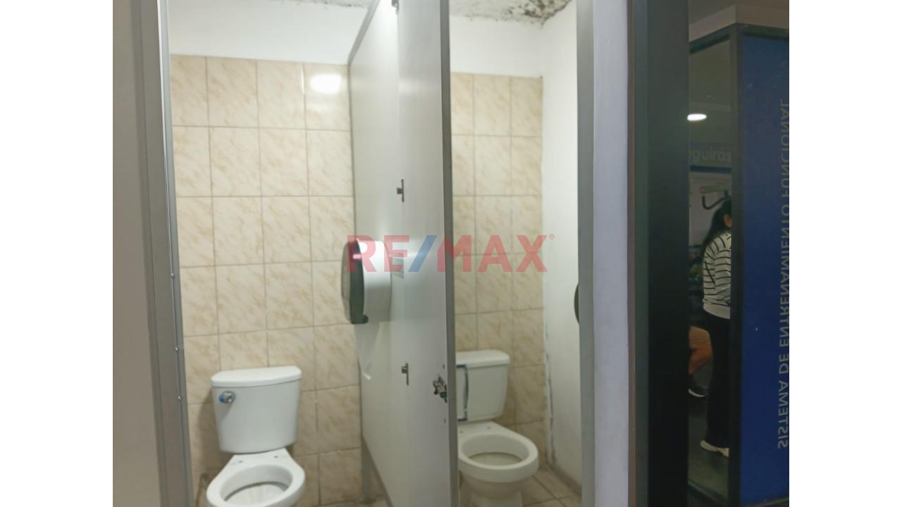 🏢 ¡Amplio Local Comercial En Alquiler En Segundo Piso – Plena Av. Universitaria! 📍 - 6