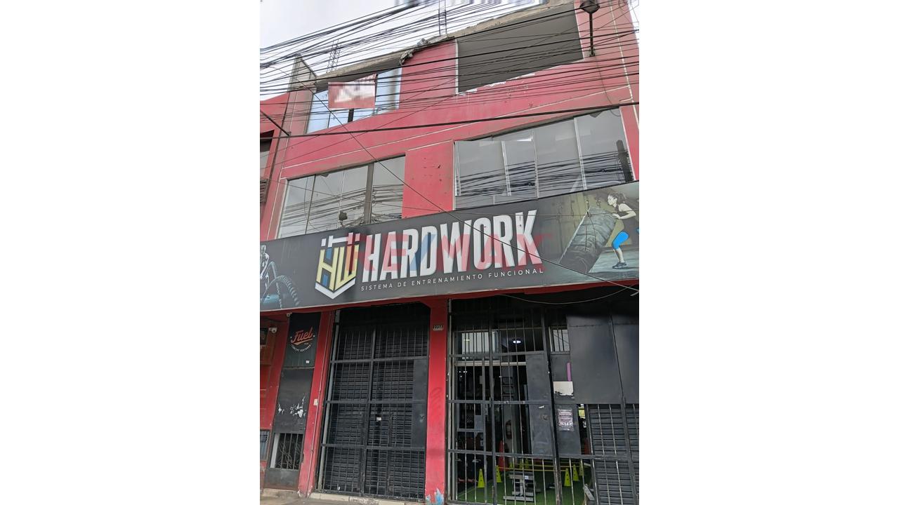 🏢 ¡Amplio Local Comercial En Alquiler En Segundo Piso – Plena Av. Universitaria! 📍 - 1