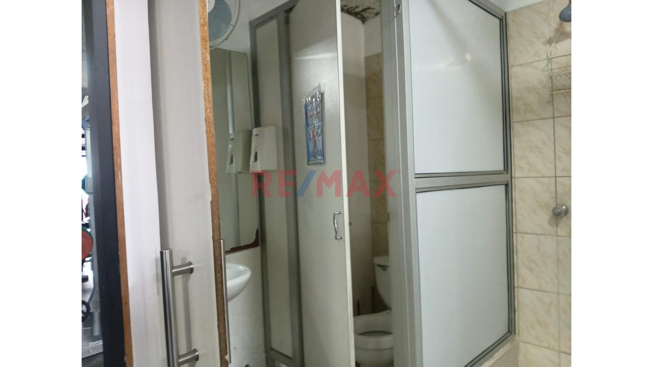 🏢 ¡Amplio Local Comercial En Alquiler En Segundo Piso – Plena Av. Universitaria! 📍 - 11
