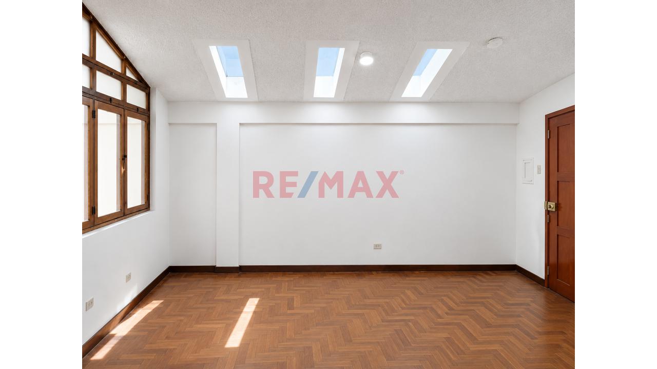 🏢✨ ¡Oficina En Venta En La Av. El Sol – El Corazón Comercial Y Empresarial Del Cusco! ✨ - 1