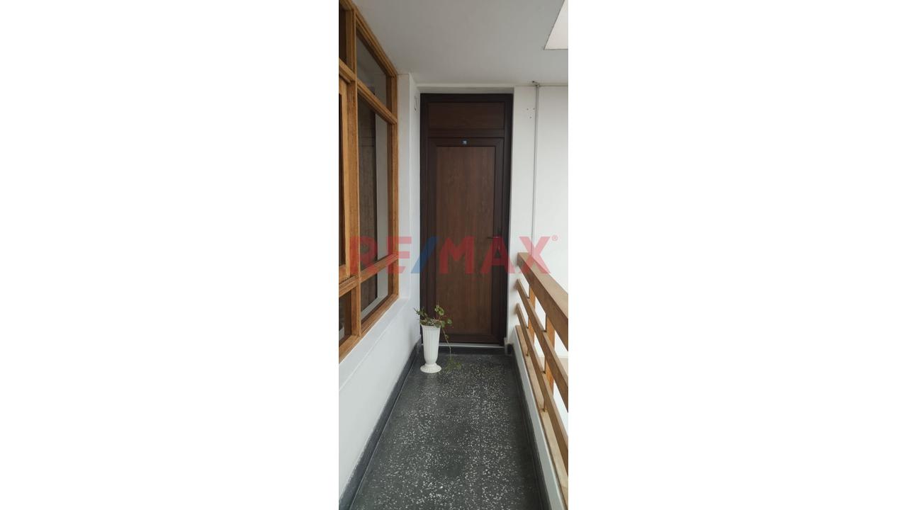 Alquilo Local Comercial U Oficina  En Piso 2 En Misma Avenida Dominicos - 8