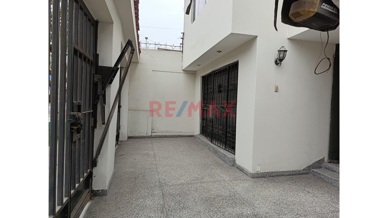 Alquilo Casa Con Buena Distribución De 245 M² | San Miguel - 20