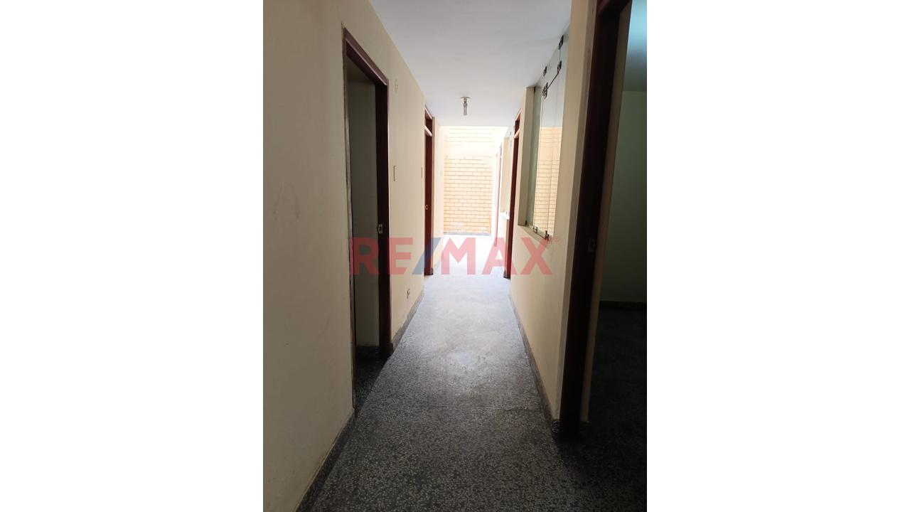 Alquilo Casa Con Buena Distribución De 245 M² | San Miguel - 14