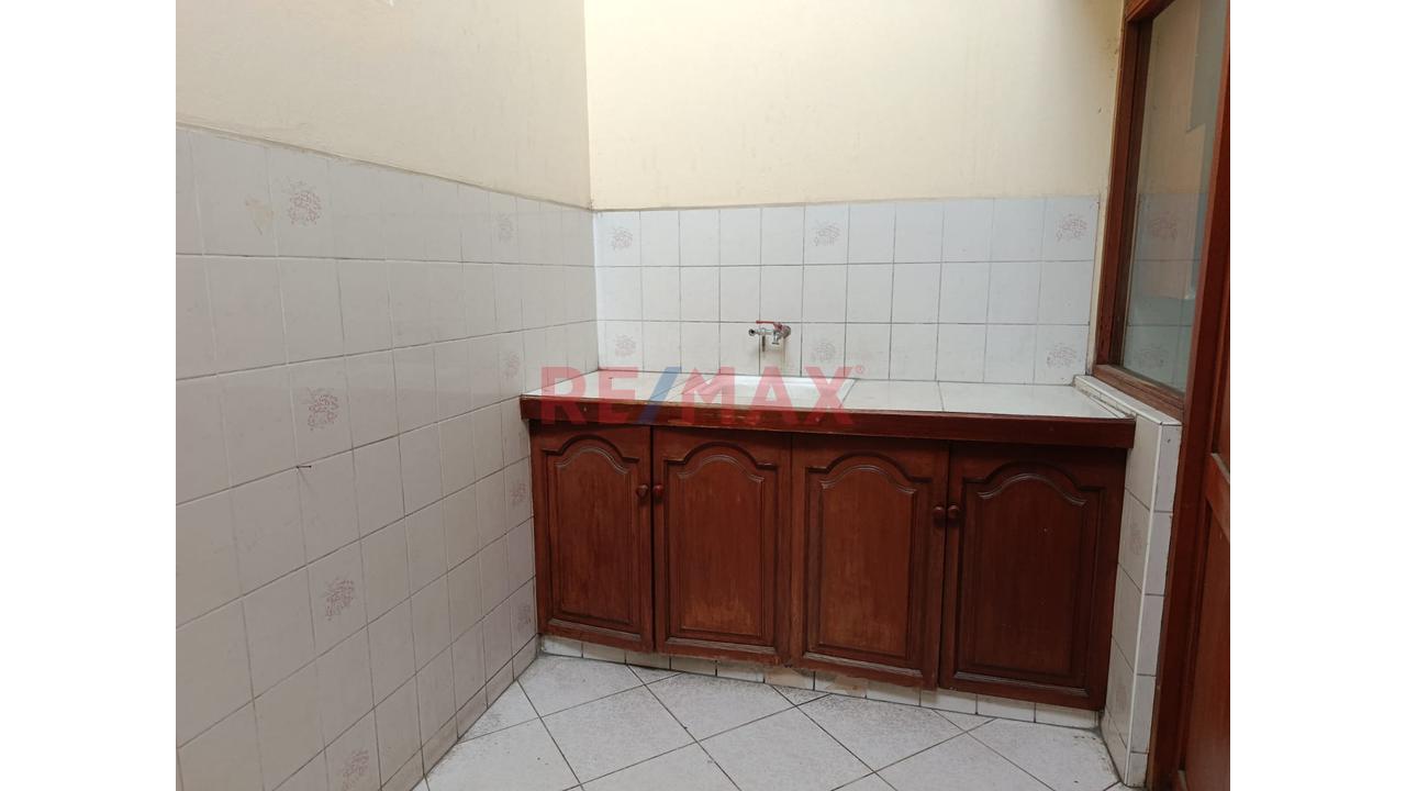 Alquilo Casa Con Buena Distribución De 245 M² | San Miguel - 4