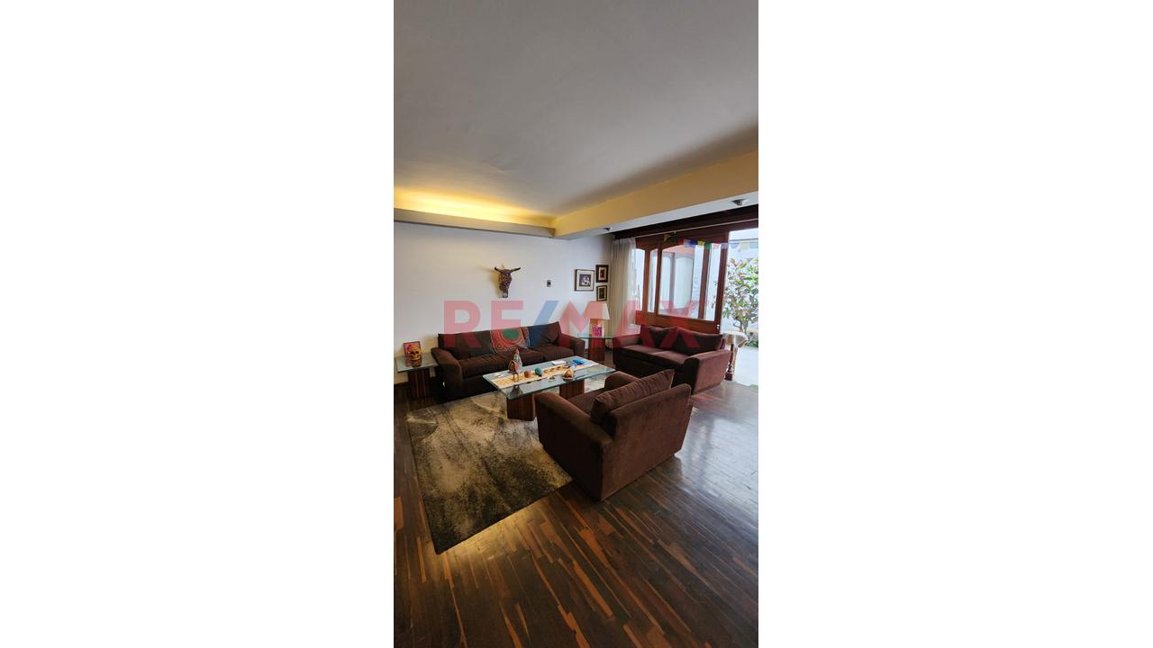 ¡Amplio Departamento En Venta En Chorrillos, Cerca Del Malecón! — foto 3