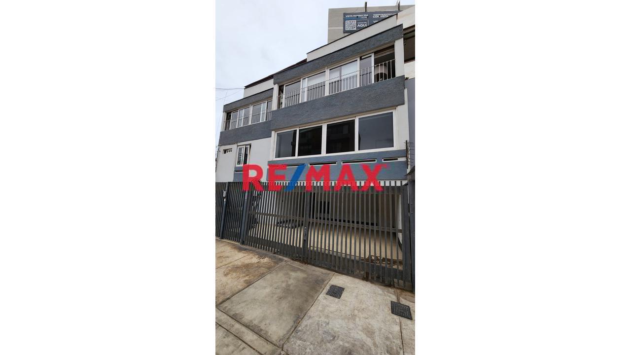 ¡Amplio Departamento En Venta En Chorrillos, Cerca Del Malecón!