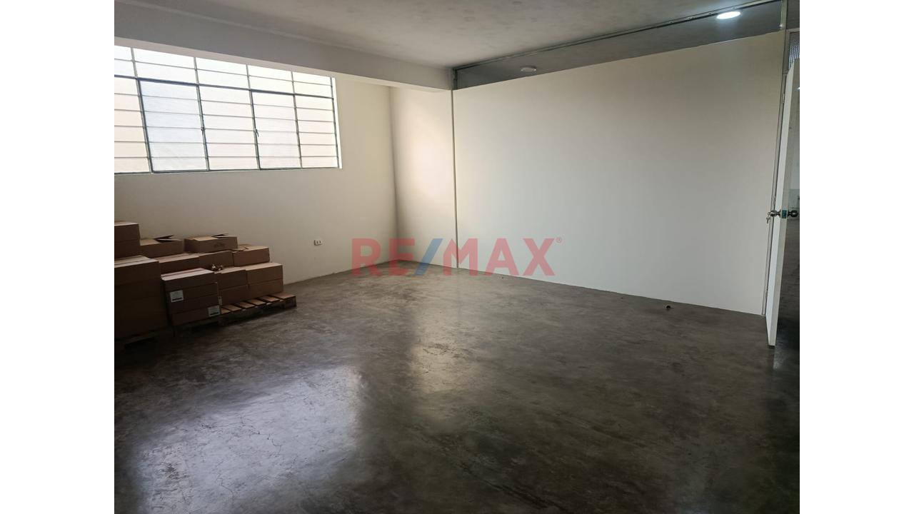 🚀 Local Comercial, Almacén U Oficinas En Alquiler – ¡Excelente Ubicación! - 4