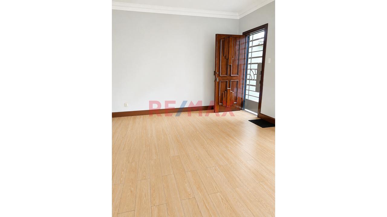 Oportunidad Vendo Casa Zona Residencial Y Estrategica, Cerca A Malecón Cisneros, Miraflores - 3