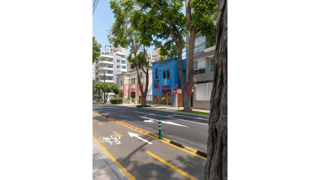 Oportunidad Vendo Casa Zona Residencial Y Estrategica, Cerca A Malecón Cisneros, Miraflores - 1