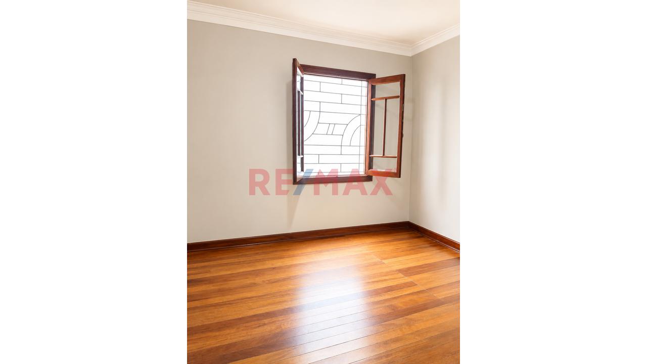 Oportunidad Vendo Casa Zona Residencial Y Estrategica, Cerca A Malecón Cisneros, Miraflores - 4