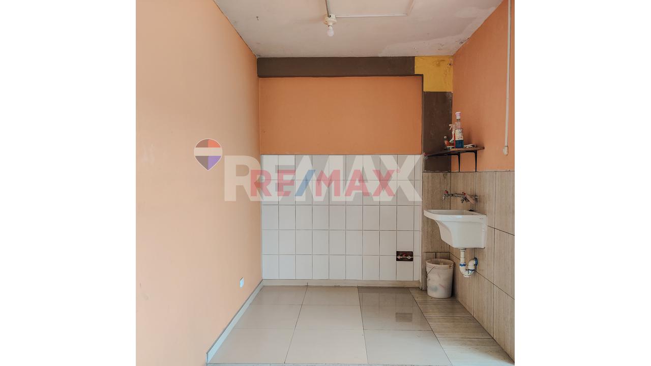 🏢 ¡Alquila Tu Nuevo Local Comercial En San Luis!- Piso 3 120M2 - 10