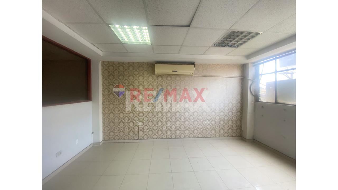 🏢 ¡Alquila Tu Nuevo Local Comercial En San Luis!- Piso 3 120M2 - 4