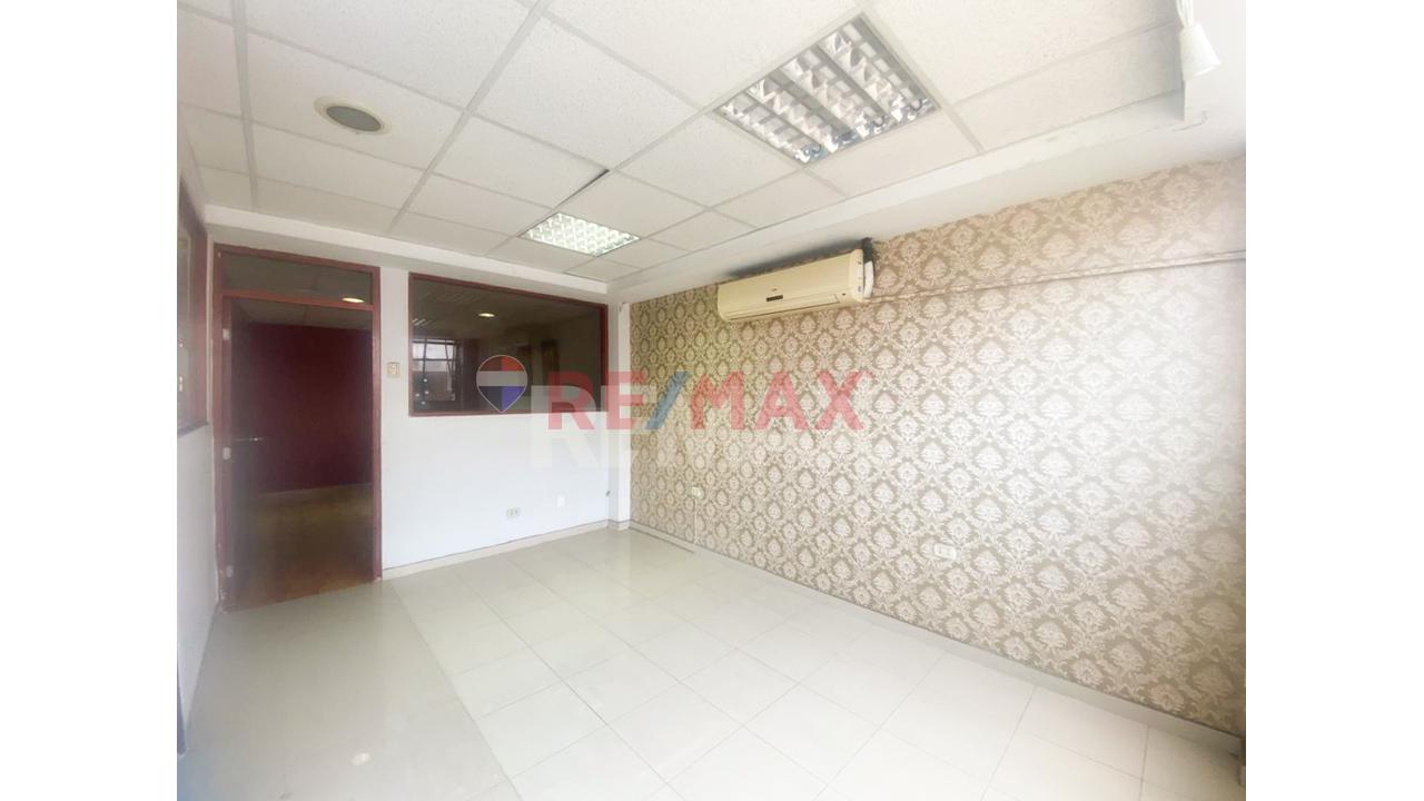 🏢 ¡Alquila Tu Nuevo Local Comercial En San Luis!- Piso 3 120M2 - 5