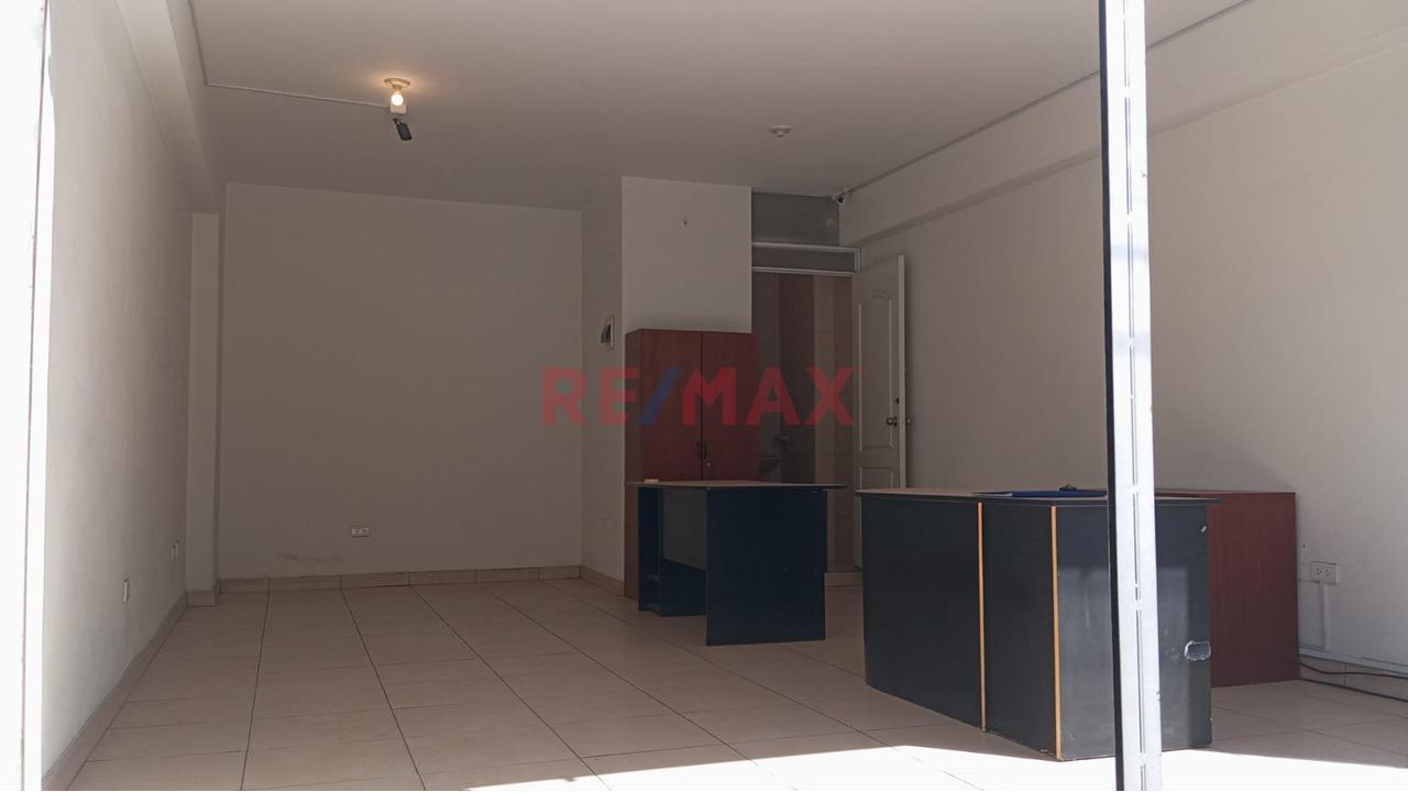 Se Alquila Oficina Y/O Local Comercial Por La Av. Parra — foto 4